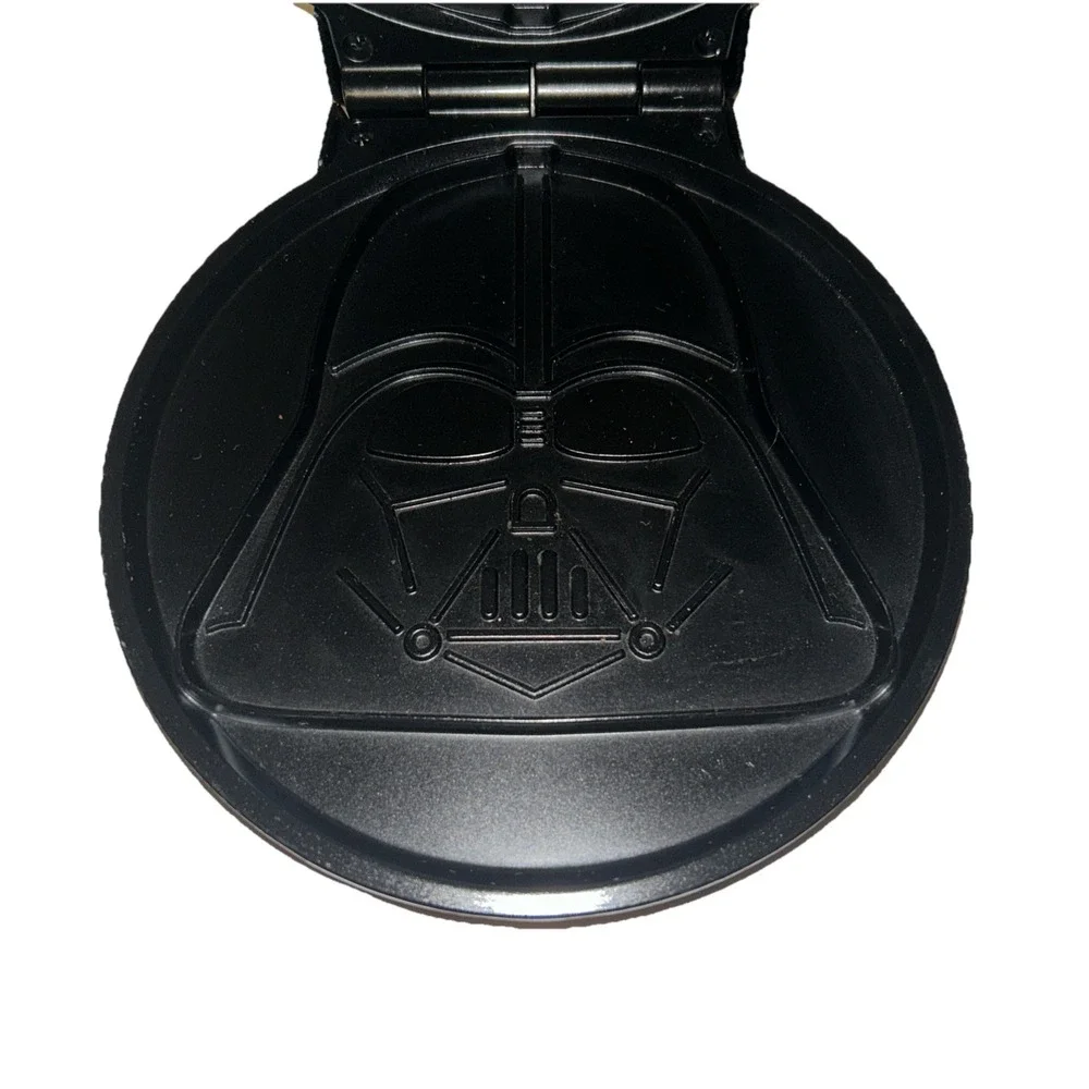 Star Wars- Darth Vader Waffle Iron Maker Machine Disney - 900W WM-SRW-RD-VAD